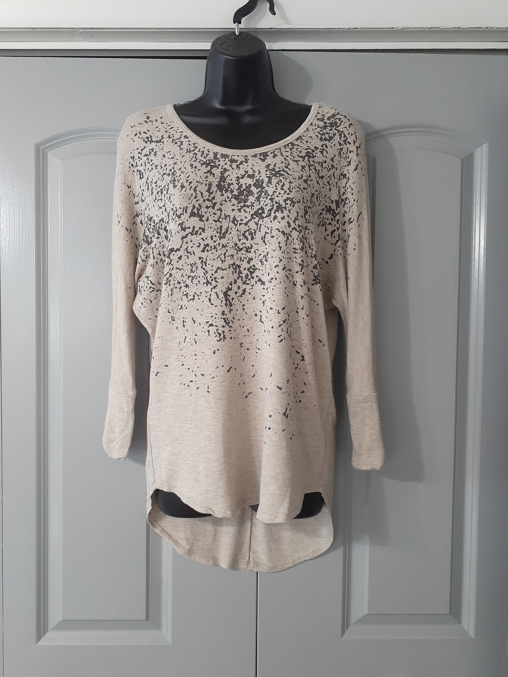 Andrea Jovine Light Beige Speckled Scoop Neck High Low Top
